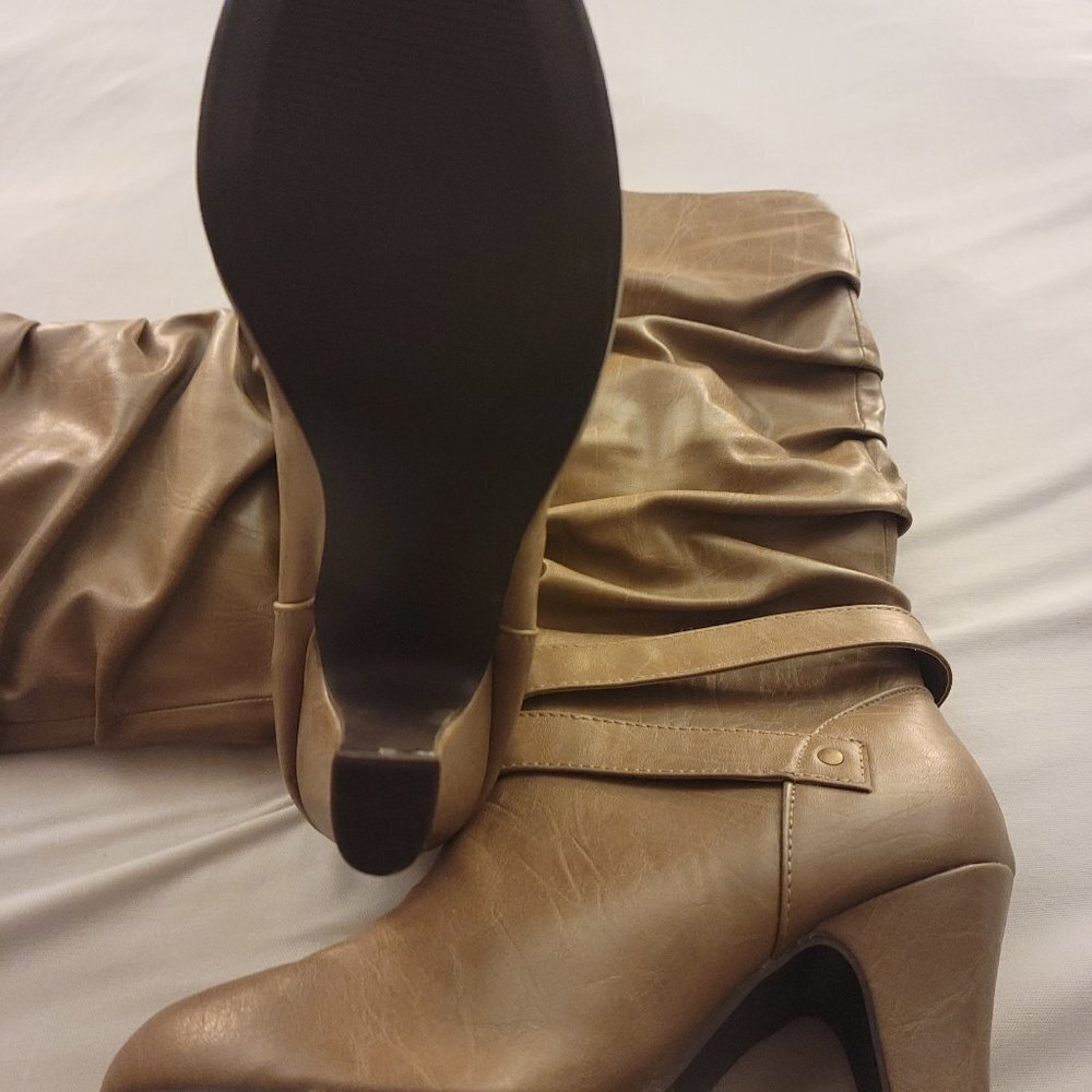 Belted‎ Boots - Picture 2 of 2